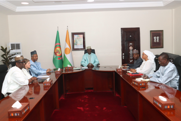 Le Premier Ministre s’entretient avec le Directeur Régional…